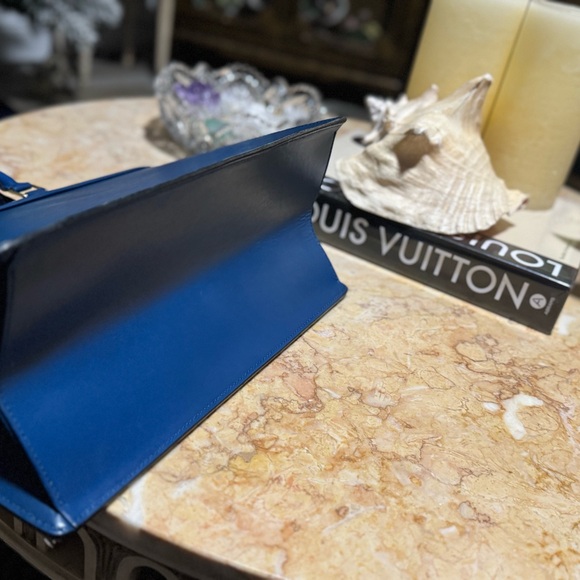 Authentic Louis Vuitton Epi Riviera - Picture 5 of 12